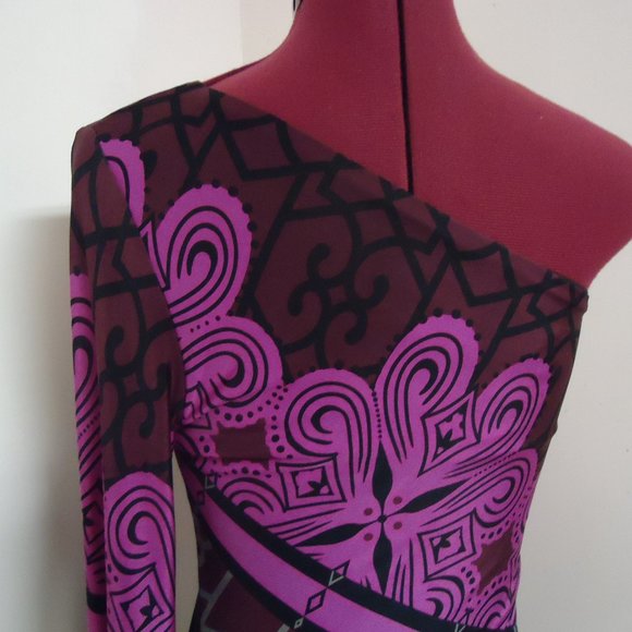 Analili Small Purple One Shoulder Long Sleeve Dress in Abstract Print - Picture 7 of 9
